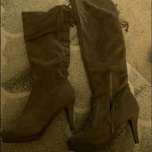 Dream Pairs Platform Boots; Size 11